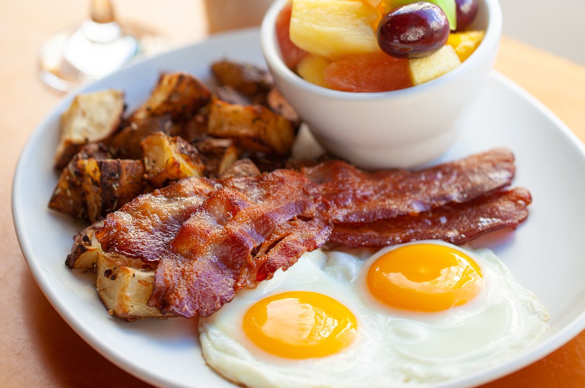 Eggs, bacon, hash browns and fresh fruit